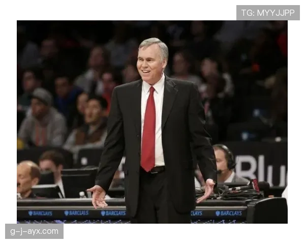 恩里克关键战再显战术大师本色，临场指挥引热议