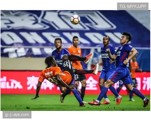 本轮足球赛事精彩瞬间回顾:强队激战引爆全场,关键进球锁定胜局 本轮足球赛事精彩瞬间回顾:强队激战引爆全场,关键进球锁定胜局