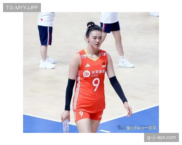 张常宁训练后背着奢侈包去买菜，这反差直接让我停下脚步